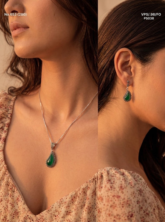 Kashvi green silver pendant set for women