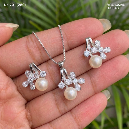 Celestial Pearl petal silver pendant set