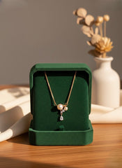 Celeste pearl silver chain pendant